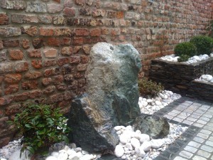 Kamień wiercony  bryła kamienna wiercona (1)